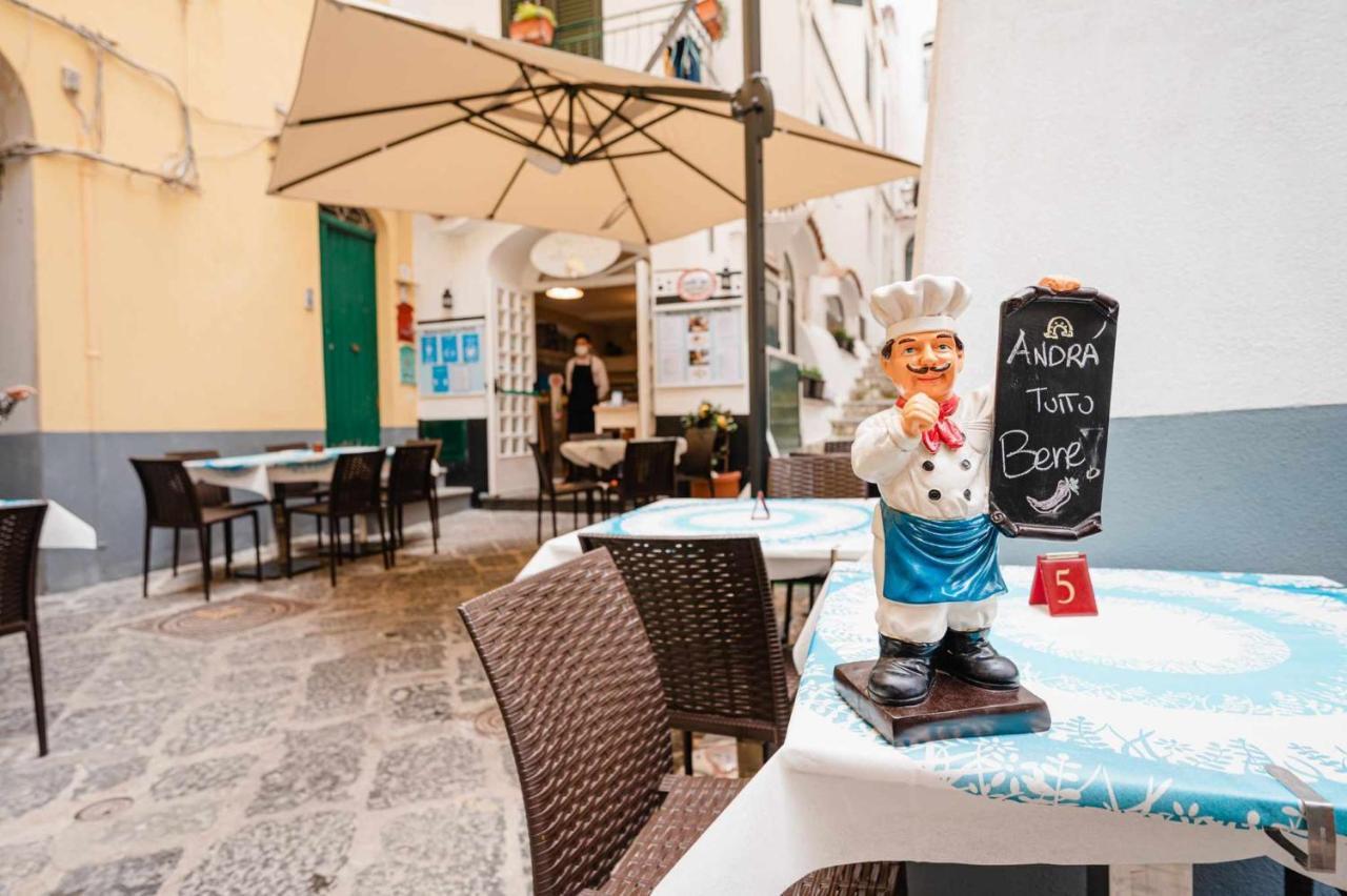 White Amalfi Centro Storico By Italianhost Apartment Luaran gambar