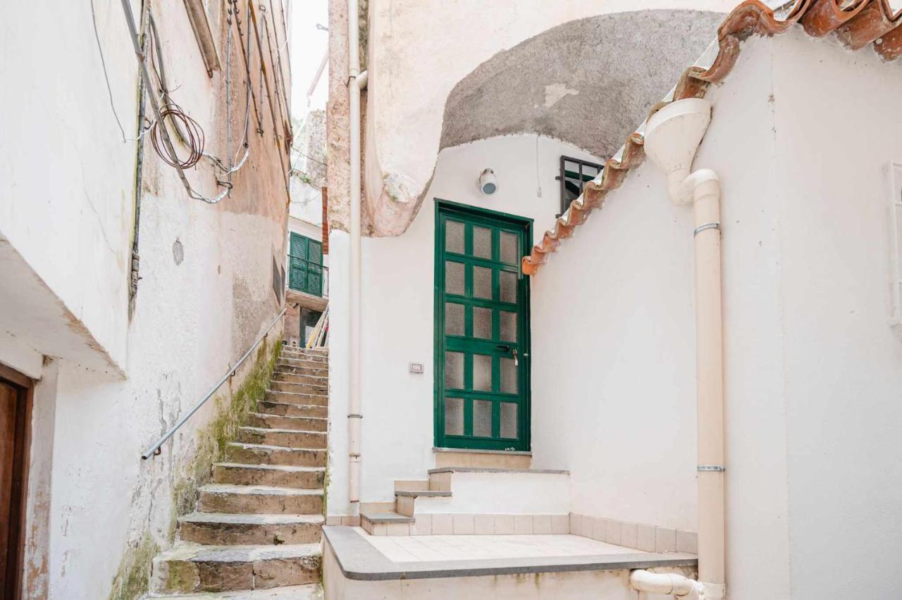 White Amalfi Centro Storico By Italianhost Apartment Luaran gambar