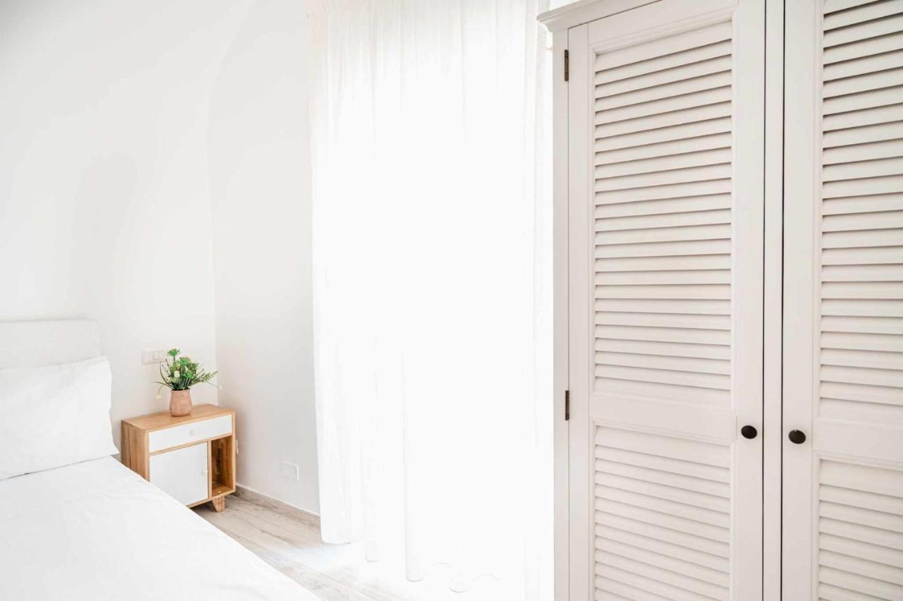 White Amalfi Centro Storico By Italianhost Apartment Luaran gambar