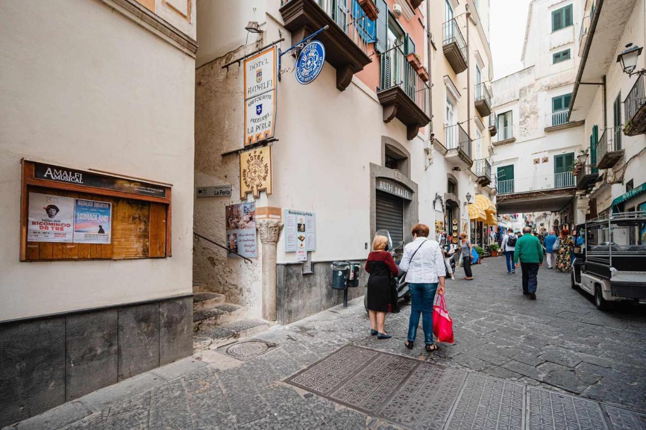 White Amalfi Centro Storico By Italianhost Apartment Luaran gambar
